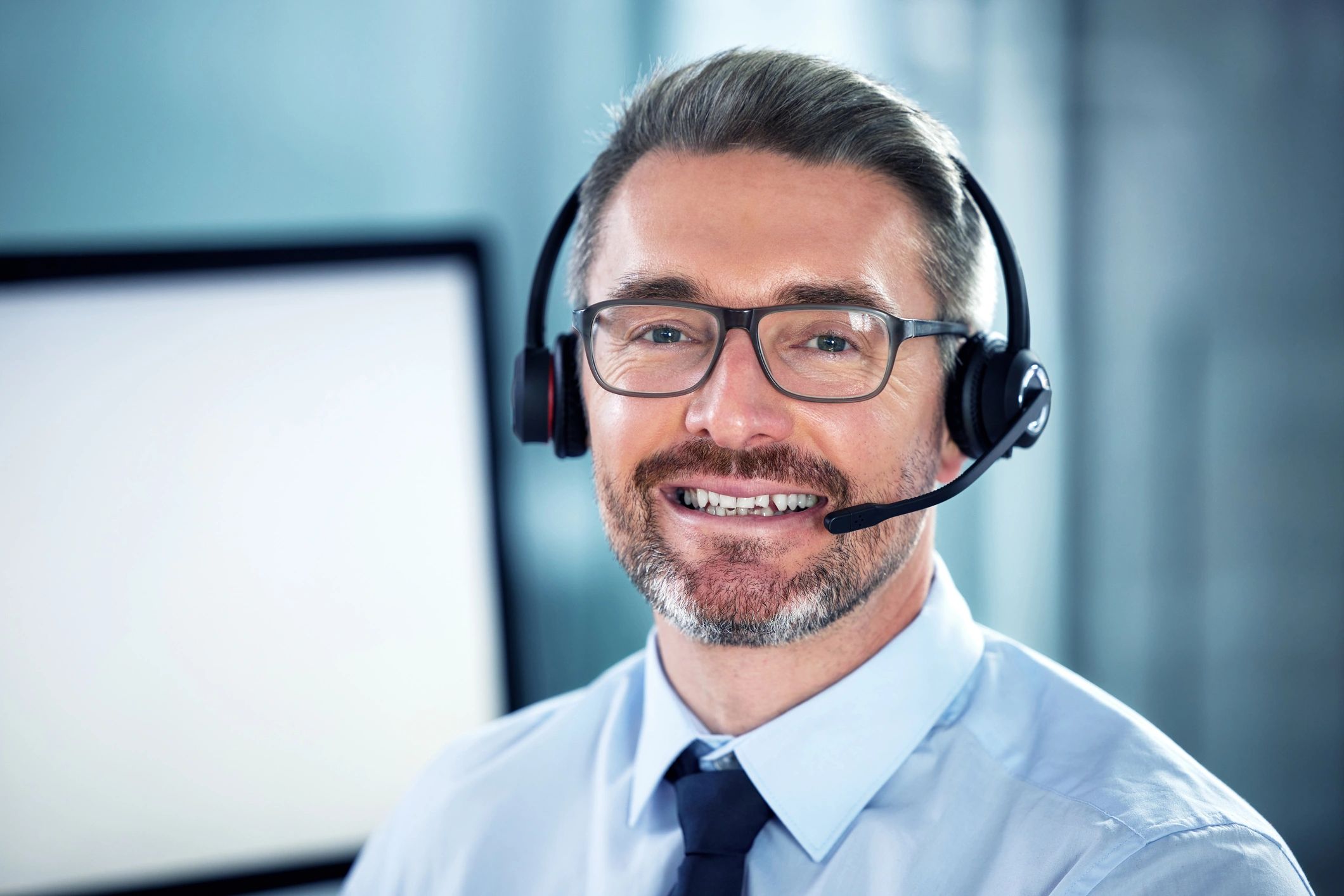 Call center agent at a desk